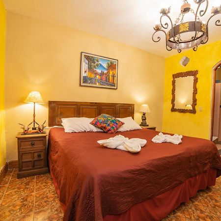 Hotel Gran Plaza Euromaya Antigua Exterior photo